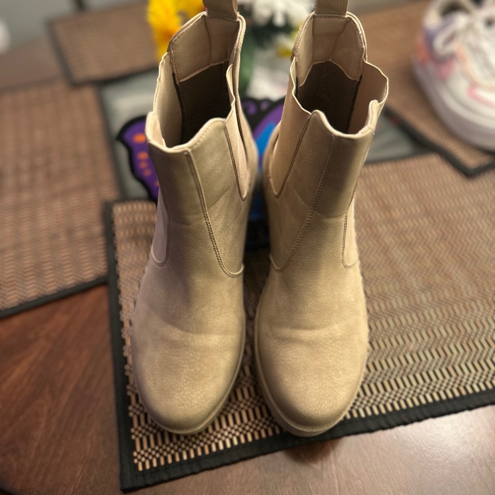 Tan Suade Women Boots
